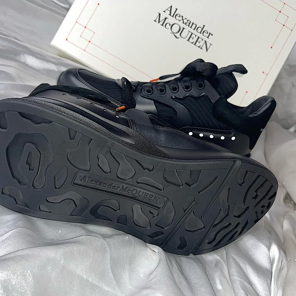 Alexander McQueen Mens Over Sized Runner - Picture 2 of 6